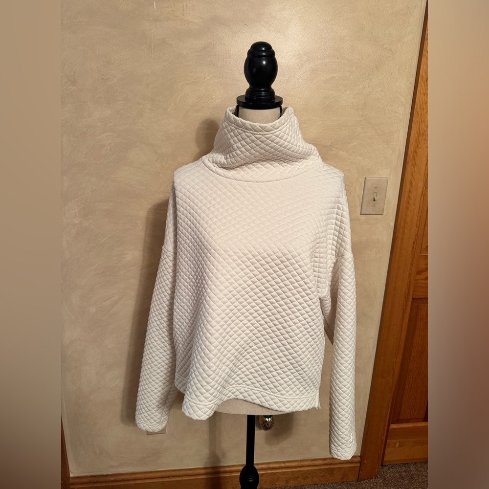 New Balance quilted texture sweatshirt in size medium